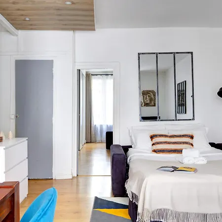 Bnbnova - Eiffel Tower & Champ De Mars Apartment