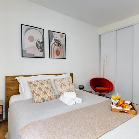 Bnbnova - Eiffel Tower & Champ De Mars Apartment Paris
